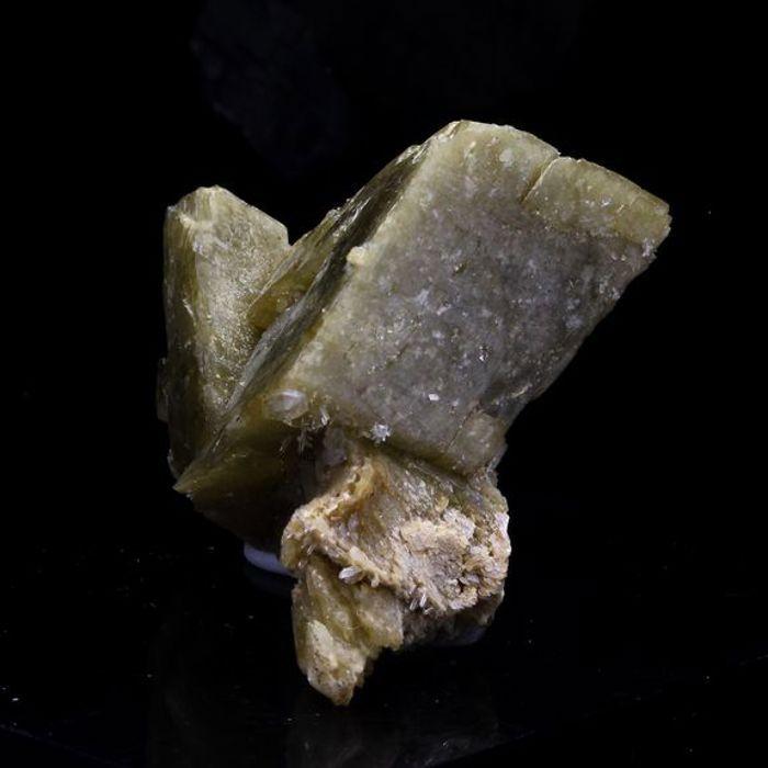 Pierres et Minéraux. Siderite, Quartz. 118.5 ct. Mésage Mine, Vizille, France..