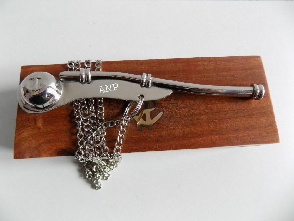 

Боцманская дудка Боцманская дудка с шейной цепочкой Морской предмет с латунной отделкой M аэро