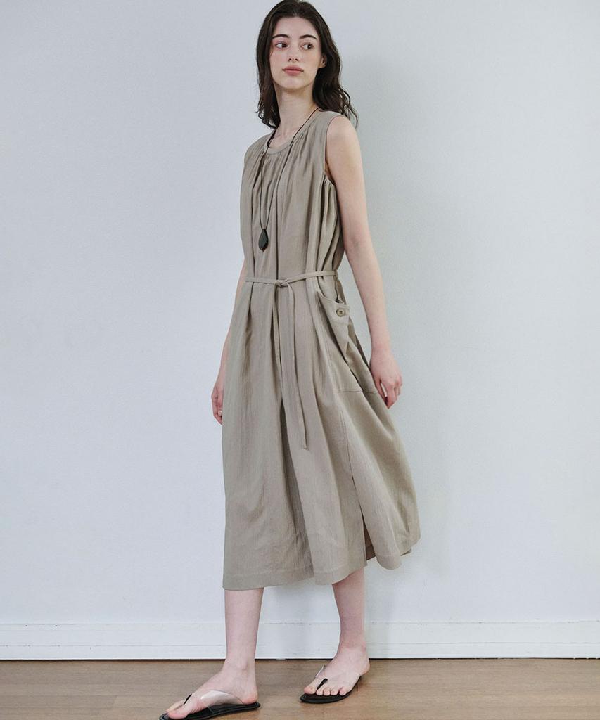 MALOUPE 7107 Crinkle Sleeveless Long Dress (Beige)