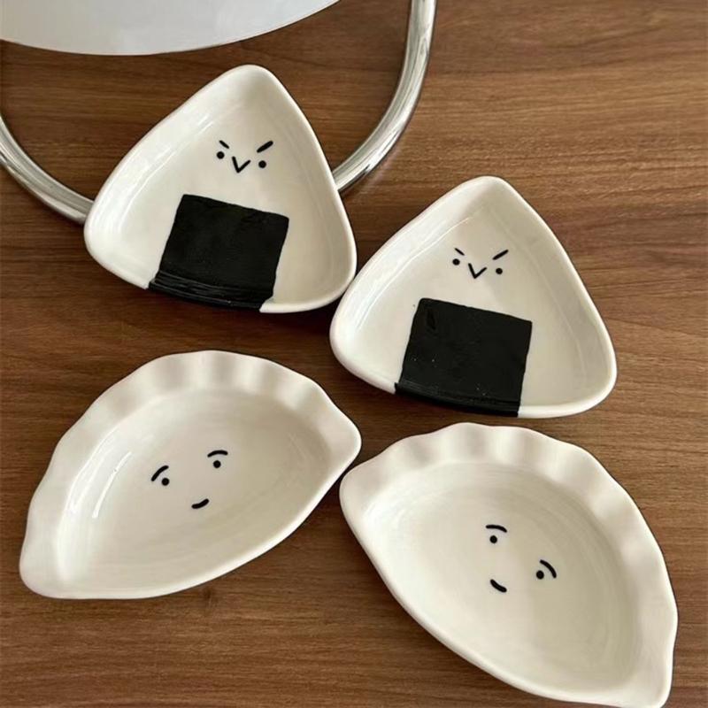Mini Triangular Ceramic Sauce Dish Perfect For Sushi And Bentos Enhancing Dining Experience With Heat Resistant Design