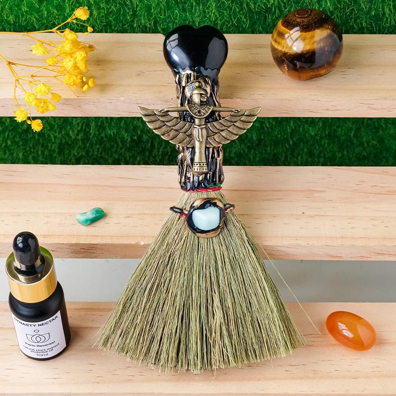 Natürlicher Kristallherzbesen, Magischer Besenstil, Geschenk für Hexe Heimdekoration