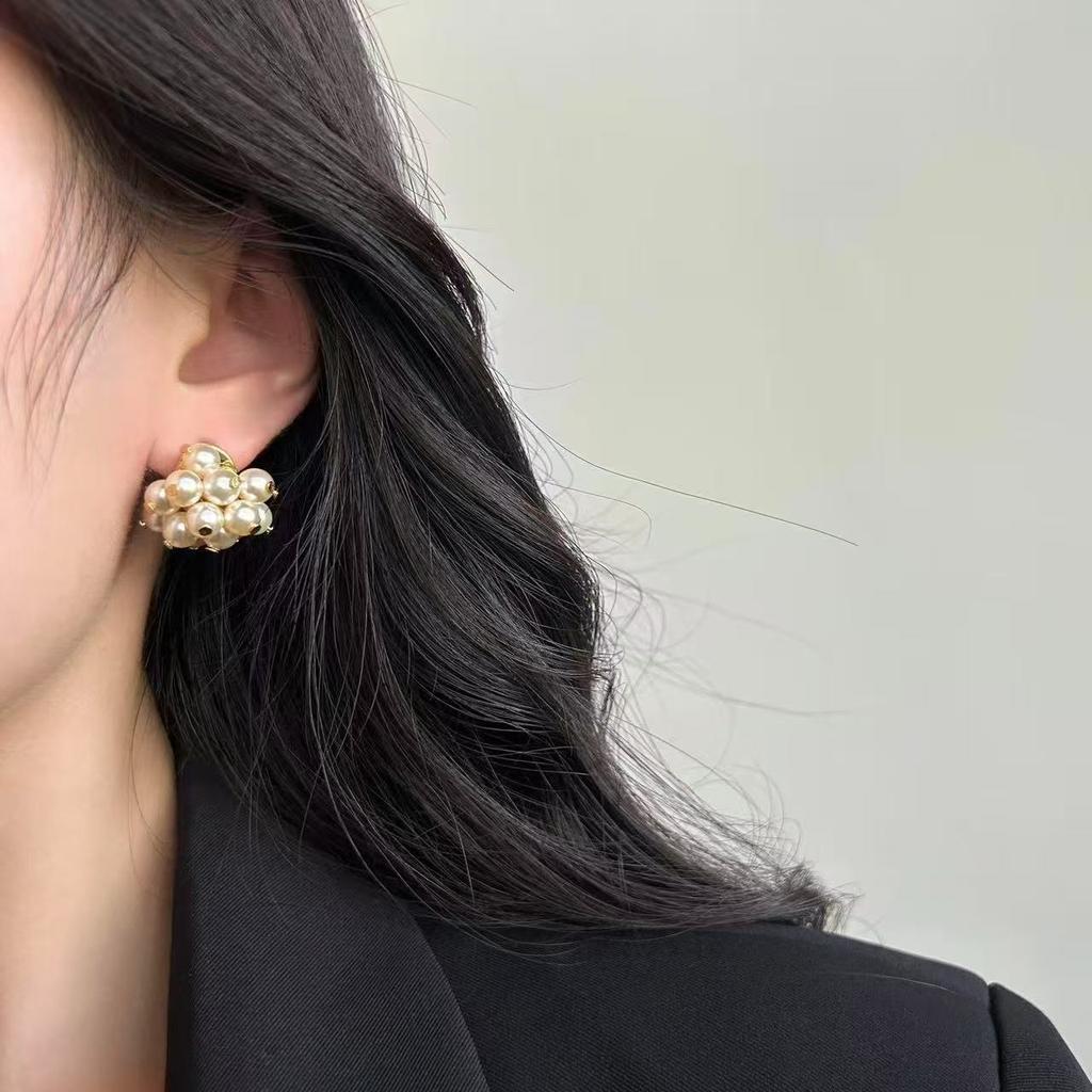 Unique red pearl flower group fireworks stud earrings autumn and winter light luxury high-end new popular retro niche