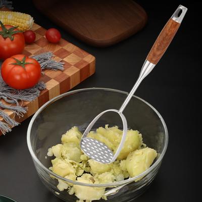 Matschpresse aus Edelstahl für Avocados, Kartoffeln und Bohnen. Einfach zu verwendender, sauberer Lebensmittelstampfer. Ergonomisches Design. Vielseitiges Küchenwerkzeug.