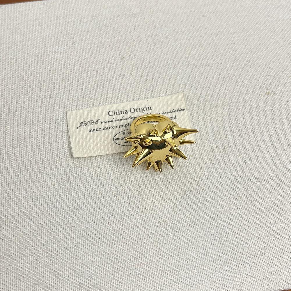 

Sea Urchin Finger Ring Rivet Metal Ring New Women s Ring Jewelry Accessories золотий