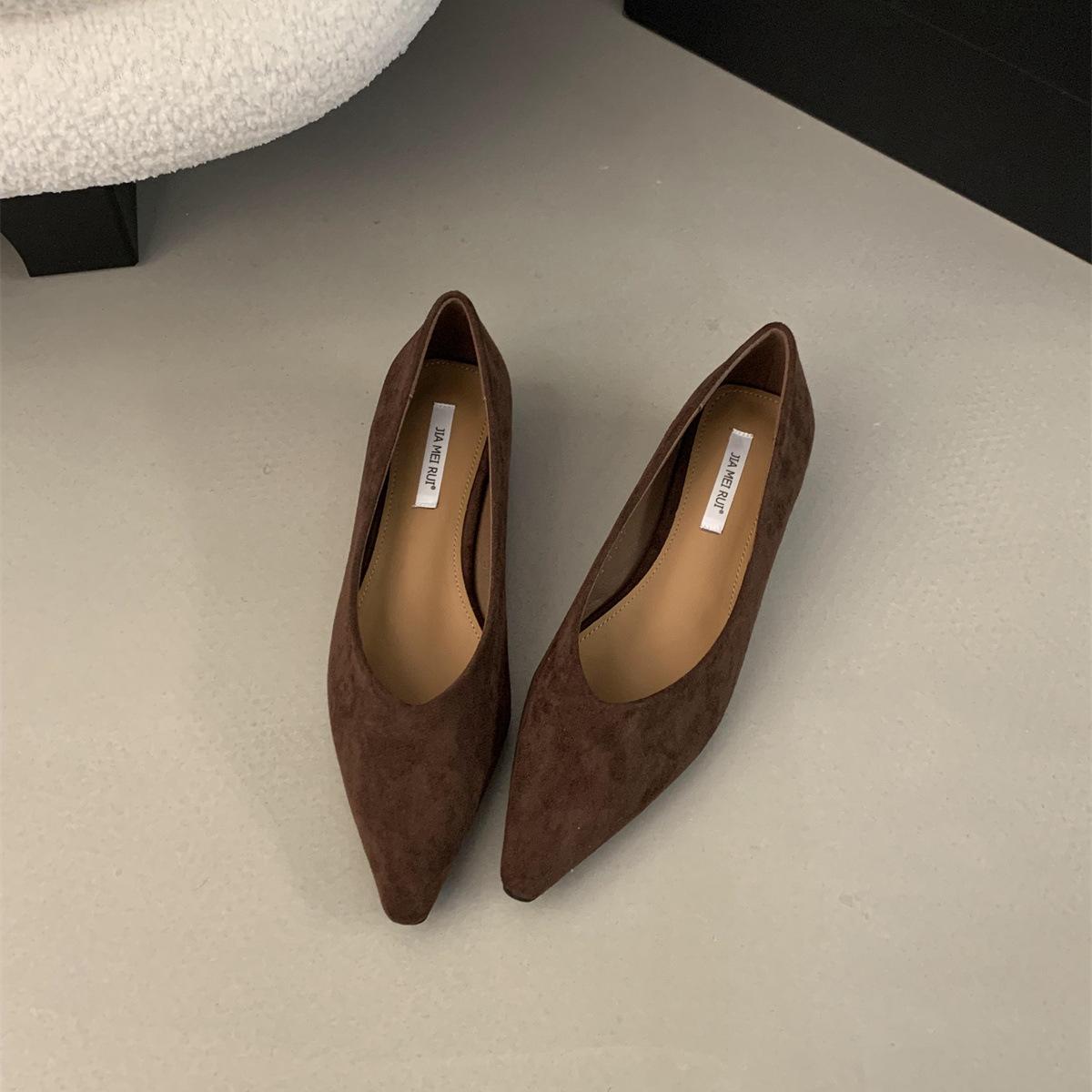 

Вечерний ветер темперамент острый носок неглубокий вырез туфли-лодочки женские весна и осень новые замшевые для работы повседневные толстый каблук на одном педале женские 35 темно-коричневого