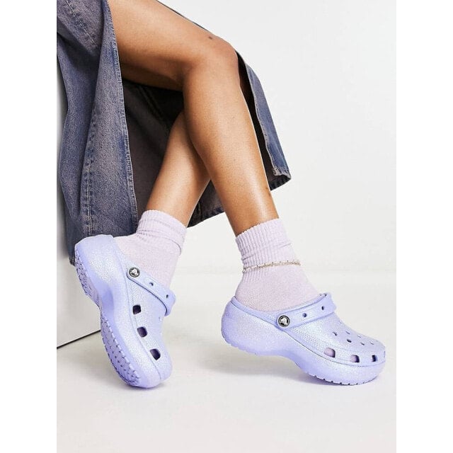 

Сиреневые блестящие сабо на платформе Crocs