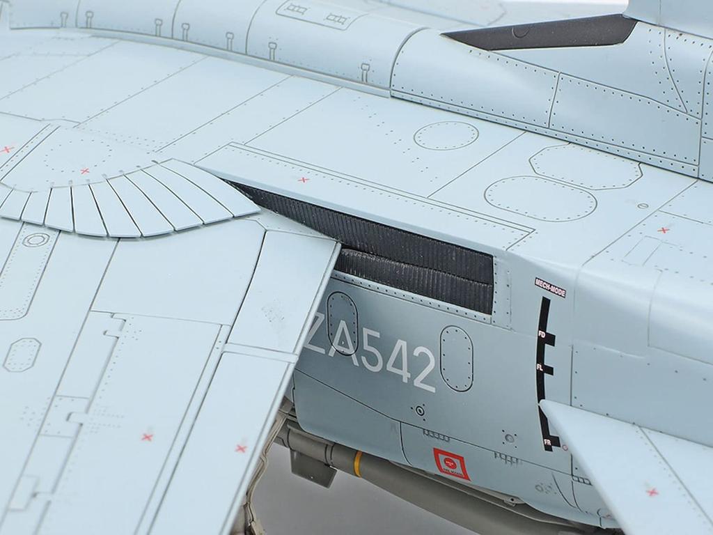 Tamiya Měřítko speciální projekt série Italeri pilot britské armády Tornado plastový model 25425 1/32 GR.4 (s postavou) 25425-000