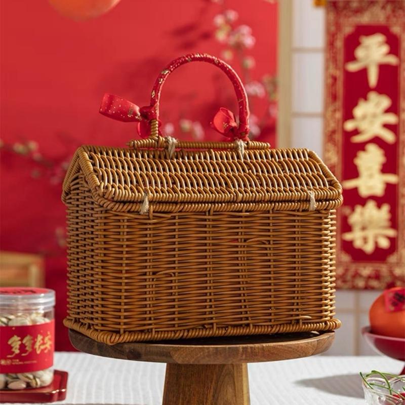 Natural PP Materials User Friendly Woven Hand Basket Highly Durable for Homes Organization Picnics Essential and Gift Packaging