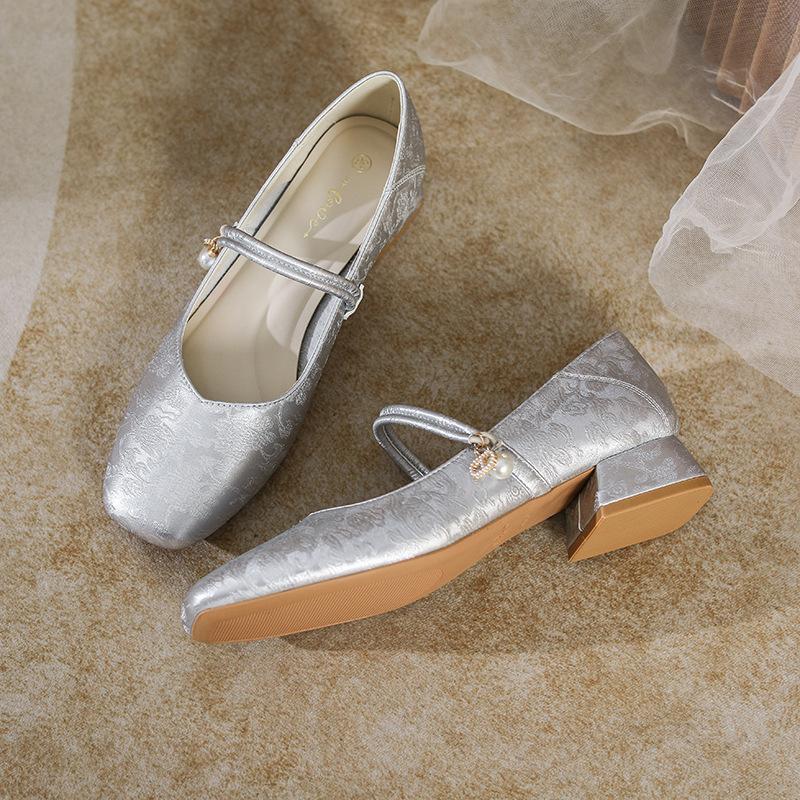

Кожаные туфли на плоской подошве Yuexinwang для женской обуви Huizhou Su Yinyin, такие же одинарные туфли, весенние новые серебристые туфли Mary Jane на высоком каблуке 40 серебряный