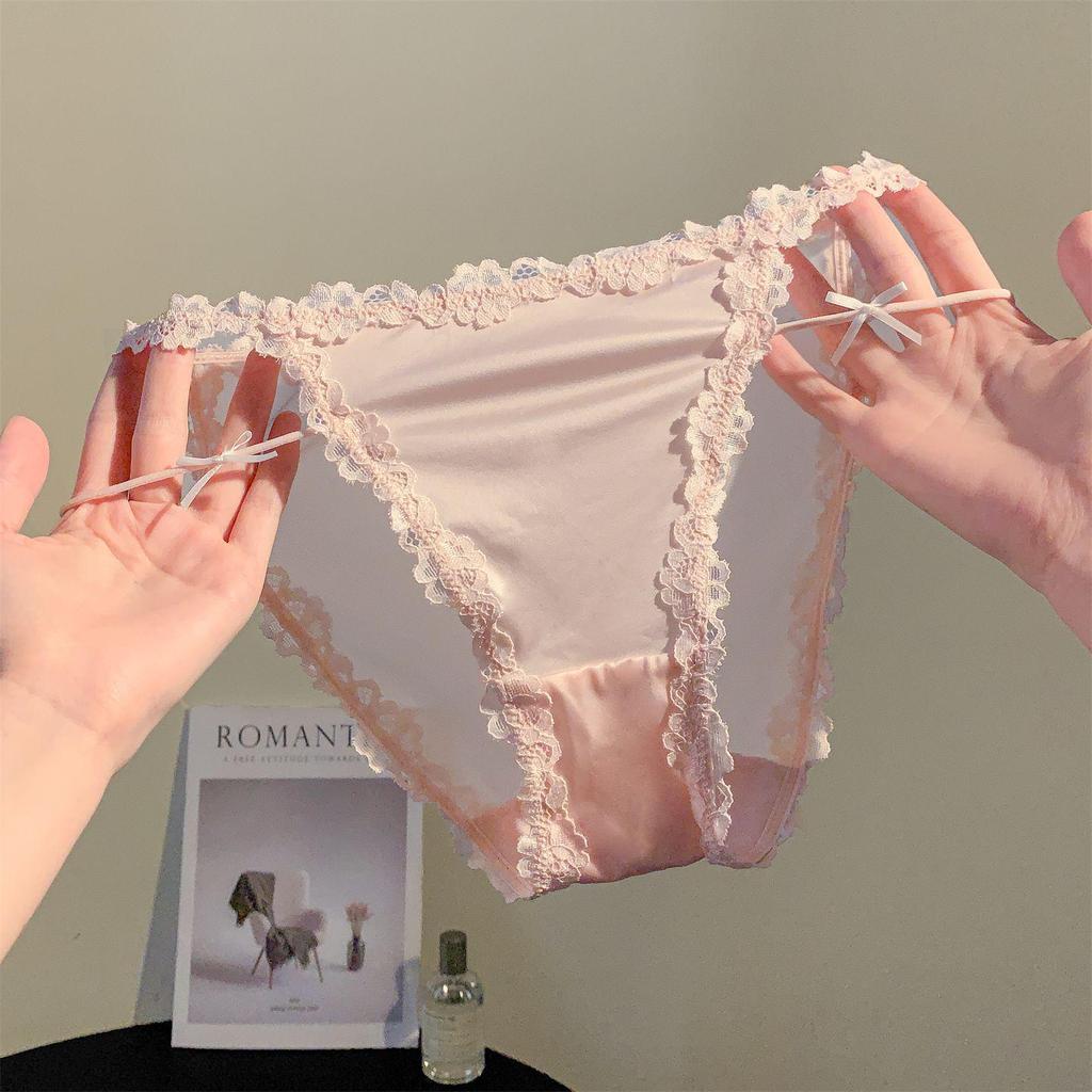 Niedrig geschnittene französische Taro-Lila Satin-Spitzen-Slips mit atmungsaktivem Baumwollzwickel und Beinabschlüssen