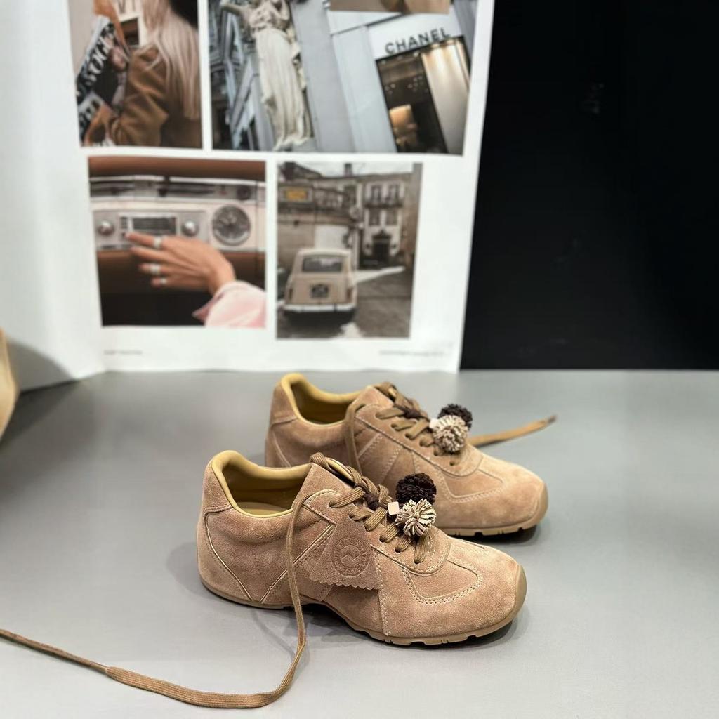 [Fanfuna] 2025 Herbst Fransenblumenball Mode Kuhveloursleder runde Zehenpartie Schnürschuhe flache innen höhenverstärkende Forrest Gump Schuhe