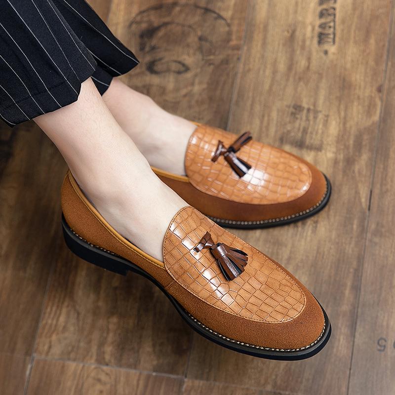Trendy men's loafers Fashion Tassel designer style Comfortable men's wedding party and office leather shoes Plus Size 38-48