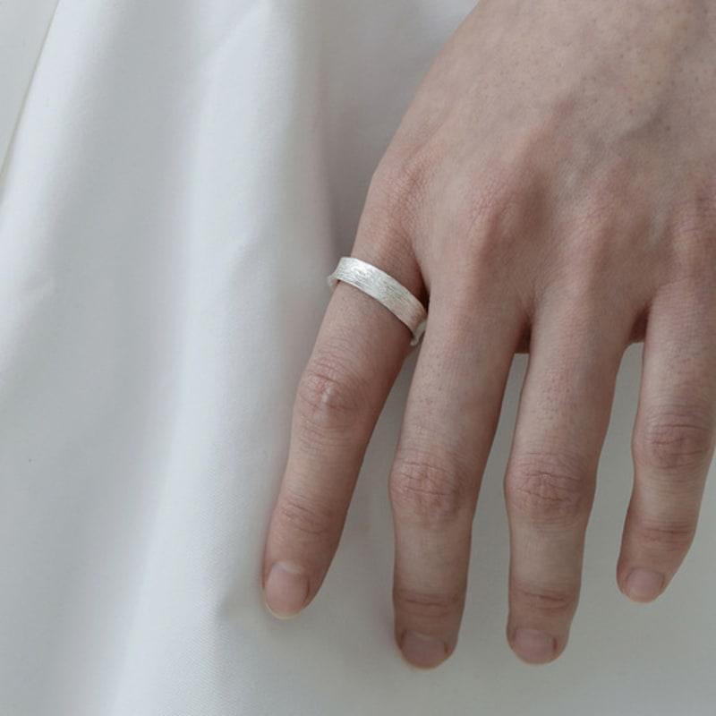 Mouvebament White Round Ring_Silver 925