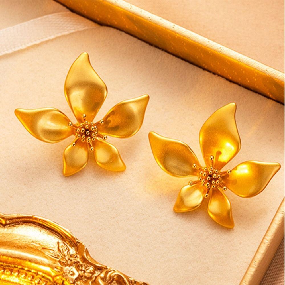 Elegant Pearl Ear Studs Textured Flower Earrings Jewelry Fashion Ginkgo Leaf Earrings  Party