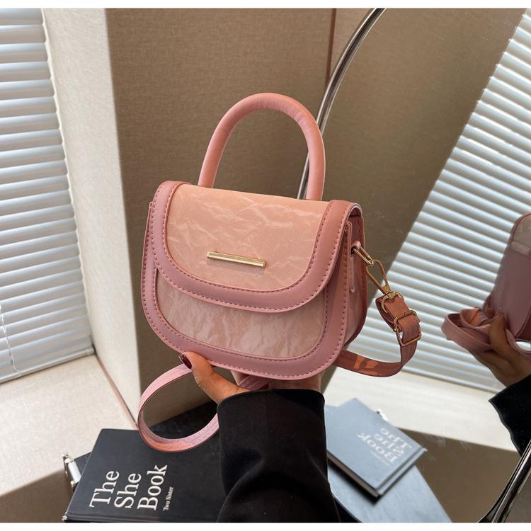 

Silver bag women s 2025 new fashion niche design shoulder messenger bag high-end women s portable saddle bag розовый