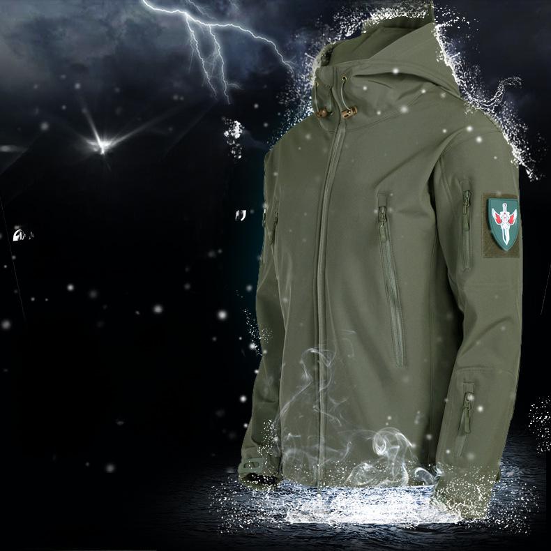 Men's Waterproof Windproof Soft Shell Jacket for Autumn/Winter - Warm, Velvet-Lined for Mountaineering, Skiing, and Cycling.