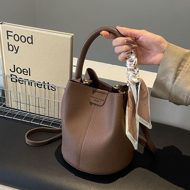 

Премиальная сумка из мягкой кожи женская 2025 новая женская сумка модная повседневная сумка-мессенджер симпатия универсальная портативная сумка-ведро коричневый