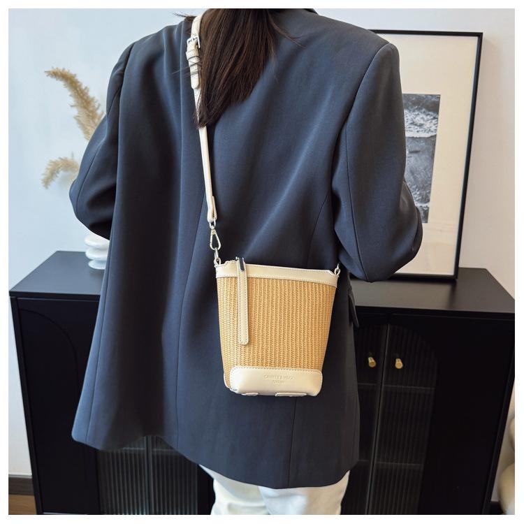 Fashion straw woven bag women's new trend woven shoulder messenger women's bag beach casual bucket bag