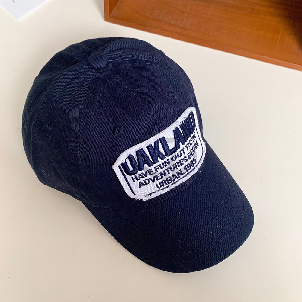 

Женская хлопковая повседневная бейсболка со стильным буквенным декором и круглой тульей тёмно-синий