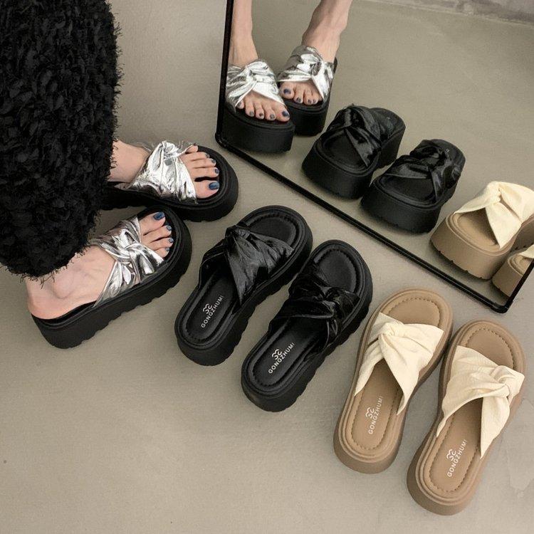 French thick-soled heightening slippers for women's summer wear 2025 new high-end fairy with skirt vacation cool slippers