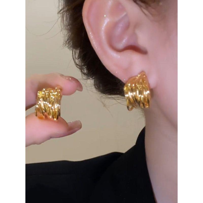 

Minimalist Normcore Style Gold Retro Cut Out Winding Stud Earrings Fashion Metal Feeling C- Shaped Earrings Cut Out Silver Pin Earrings Gold Wrap Earrings