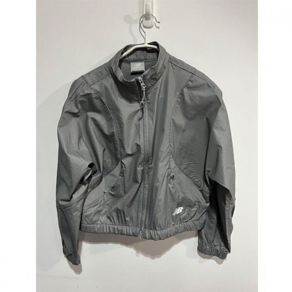 NeW Balance W Ess lightWeight Stand Neck Woven Jacket Glossy Grey (G7)Glossy Grey/85(S)