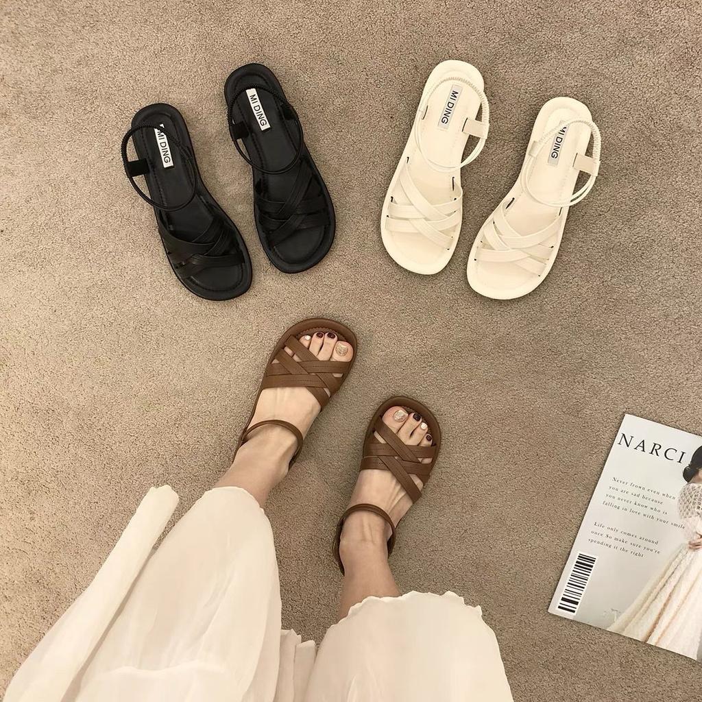 Open toed sandals for the summer of 2025 featuring a French retro soft sole and a niche Roman style