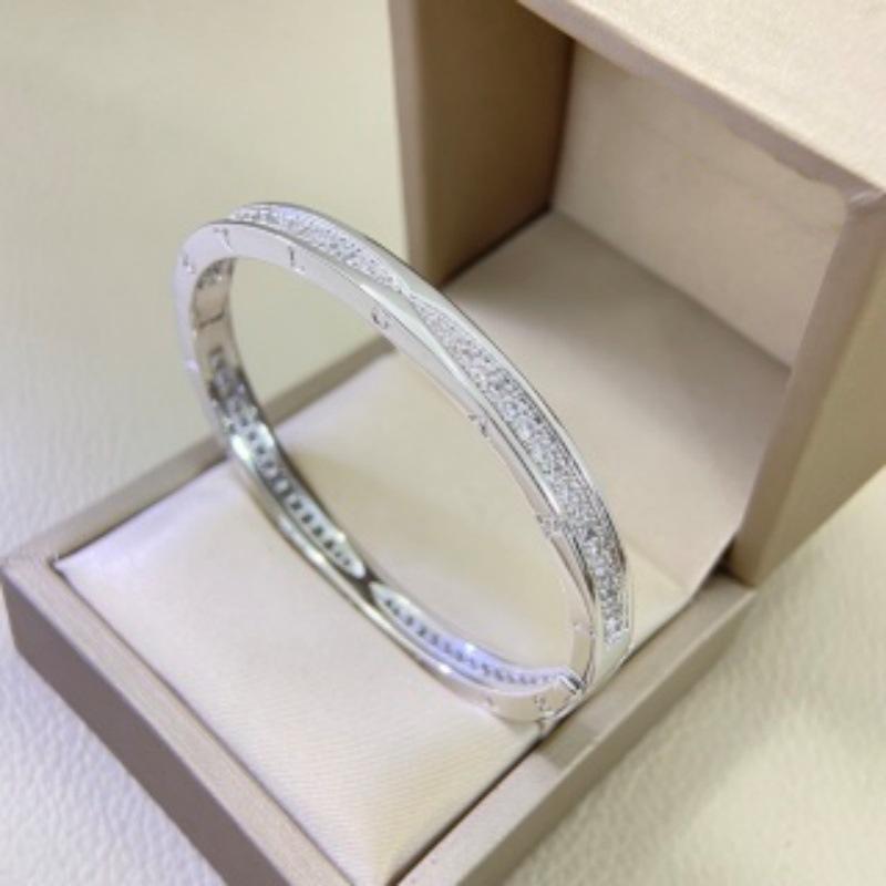 Women's Exquisite 18K Gold-Plated Zircon Bracelet - Light Luxury & Fashionable Design