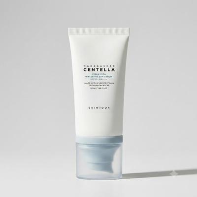 SKIN1004 Madagaskarská Centella Hyalu-Cica Water-Fit Sun Serum SPF50+ PA++++ Hydratační UV ochrana 50ml