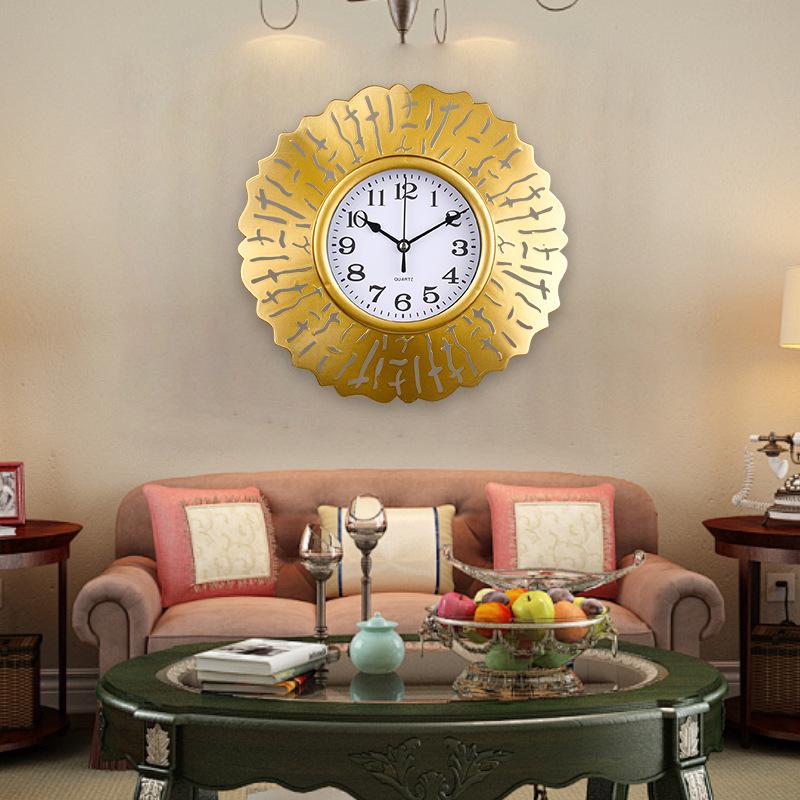 Clock Living Room Simple 25cm Inch Wall Hanging Home Creative Wall Clock Light Luxury Plastic Hanging Watch