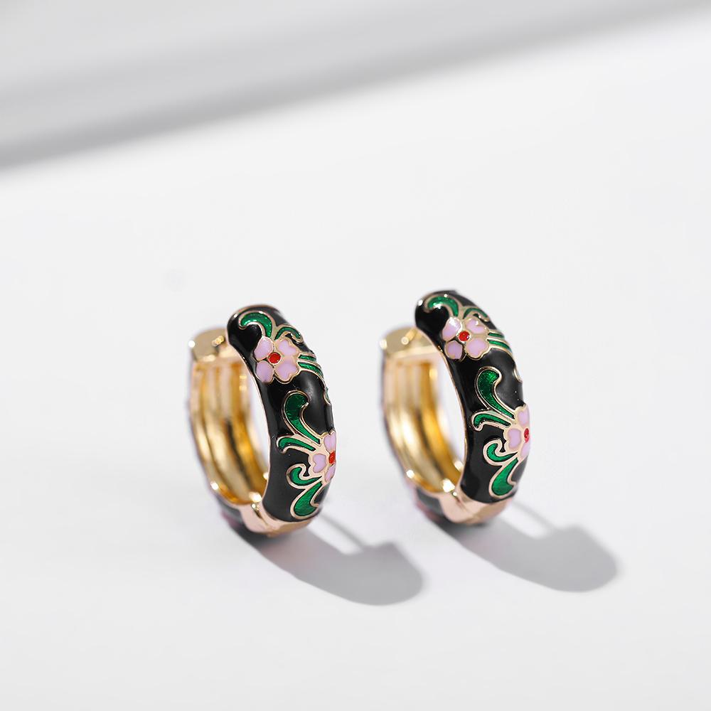 Vintage Emaille Blumen Süße Huggies Creolen für Damen Klassisch Bunt Gravierter Runder Kreis Ohrstecker Retro Brincos