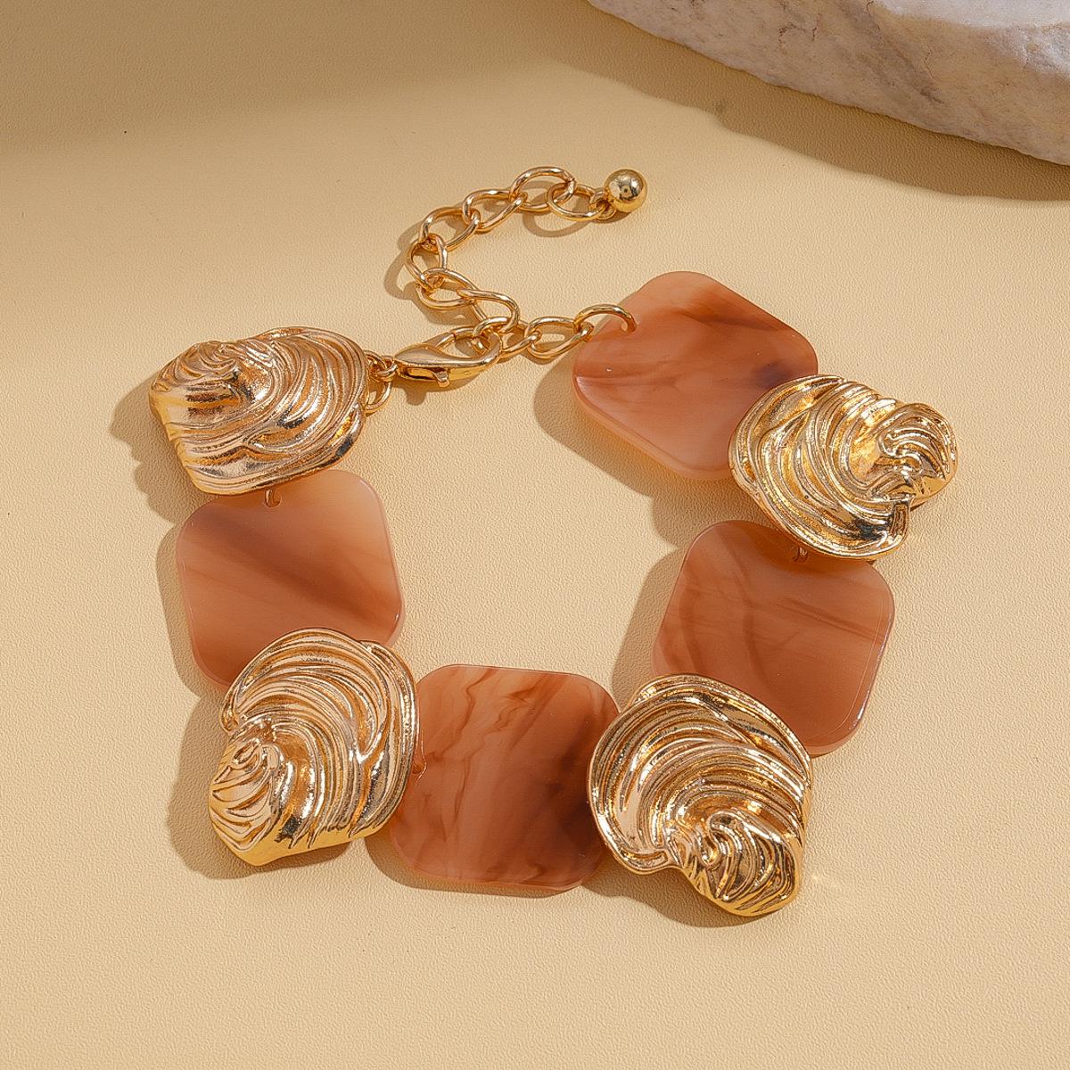 

Модные украшения для женщин золотой