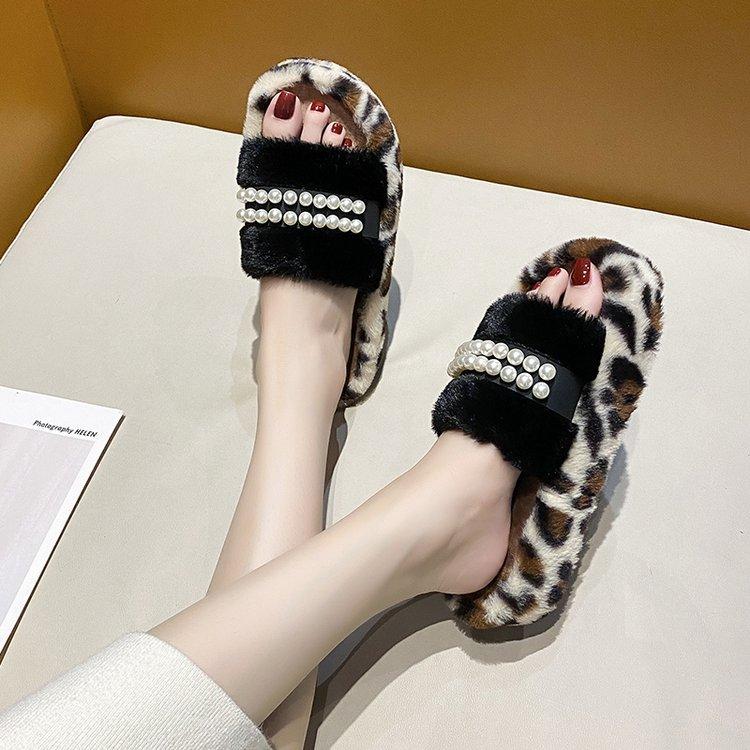 

Thick-bottomed plush slippers women wear plush Internet celebrities word autumn and winter 2025 new versatile plush cotton slippers 35