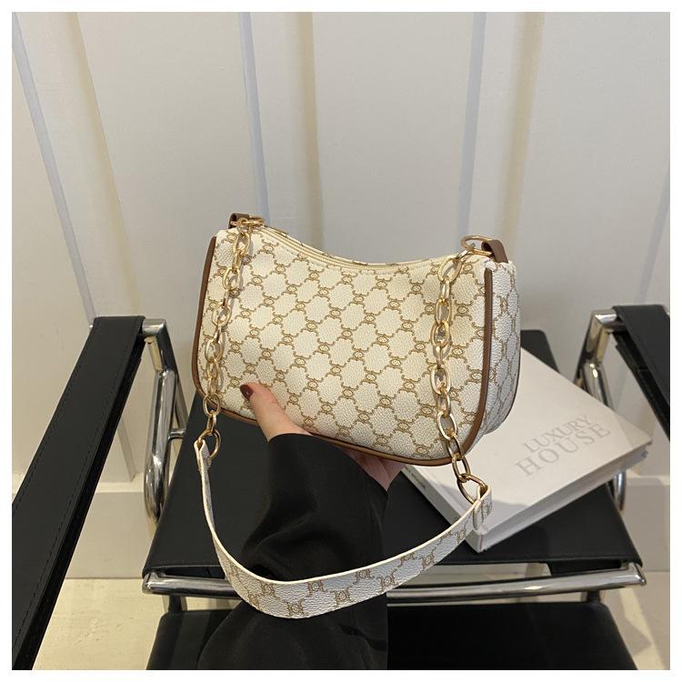

Premium new bag 2025 fashion Internet celebrity versatile shoulder bag spring foreign texture messenger small square bag