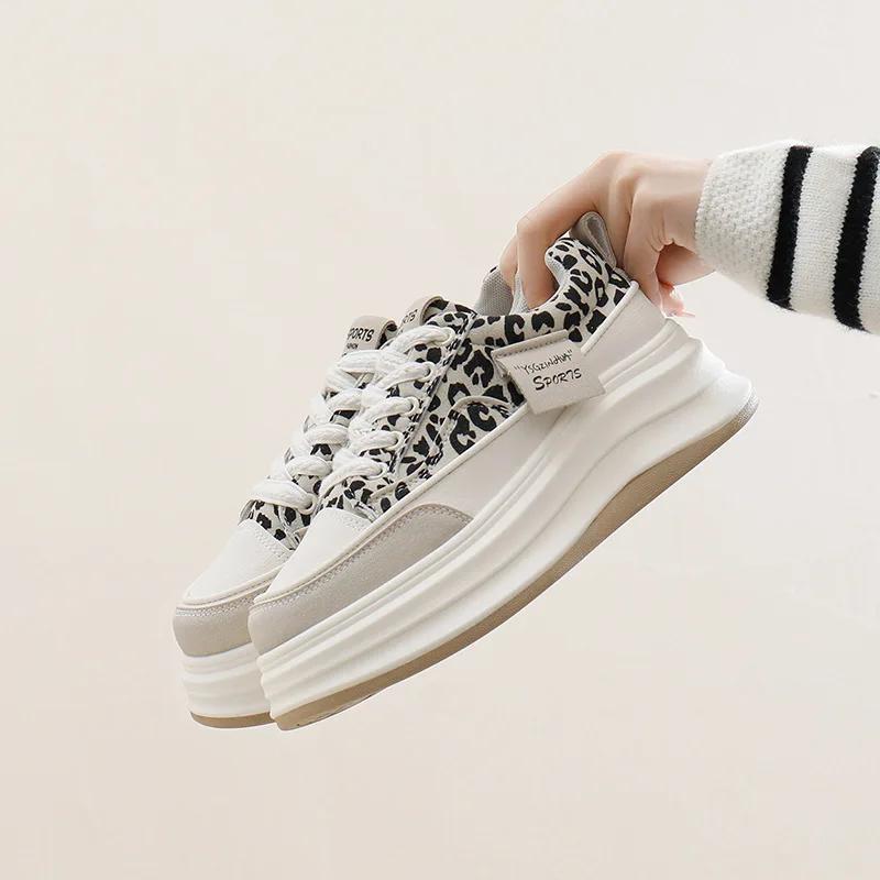 Damsneakers Vår Nya Tjocksulade Leopardmönstrade Sportskor Kvinnliga Studenter Casual Boardskor Mode Snörningssneakers