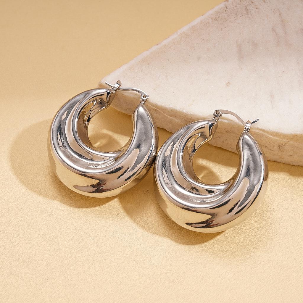 Metal Glossy Pleated Round U-shaped Ear Buckle Personalized Fashion Commuter Earrings