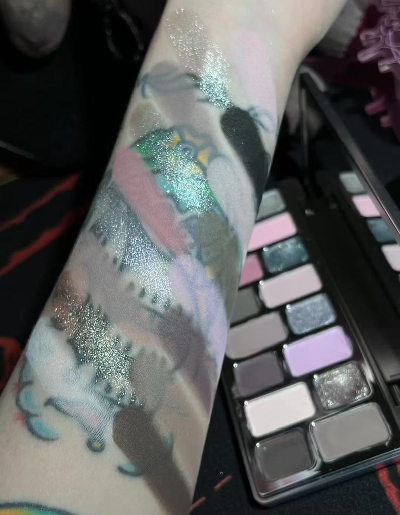 Qianyan Cheeryep Eyeshadow Palette 16 Colors Goth Chameleon Metallic Glitter Blue High Pigment Y2K Smoky Halloween Eye Makeup