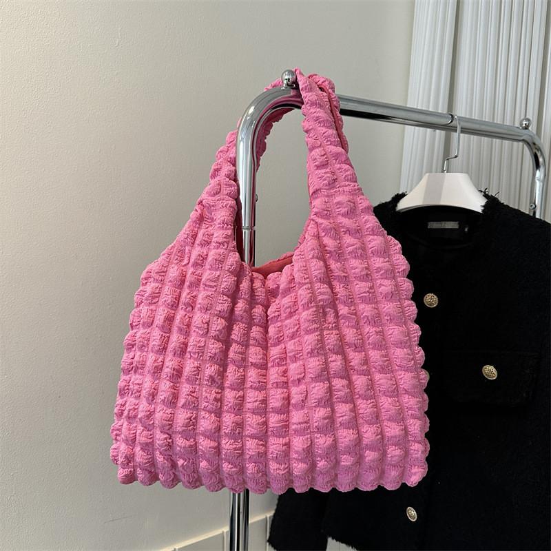 

Vibrant Spring Season Tote Bag For Students With Casual Elegance And Soft Texture For Stylish Outfits троянди рожеві кольору