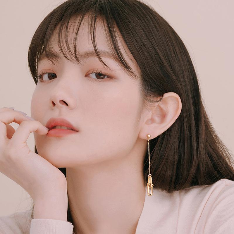 Elegant Temperament Long Stud Earrings Female Modern Girl Internet Celebrities Ins Fashion Creative U-Shaped Horseshoe Buckle Earrings
