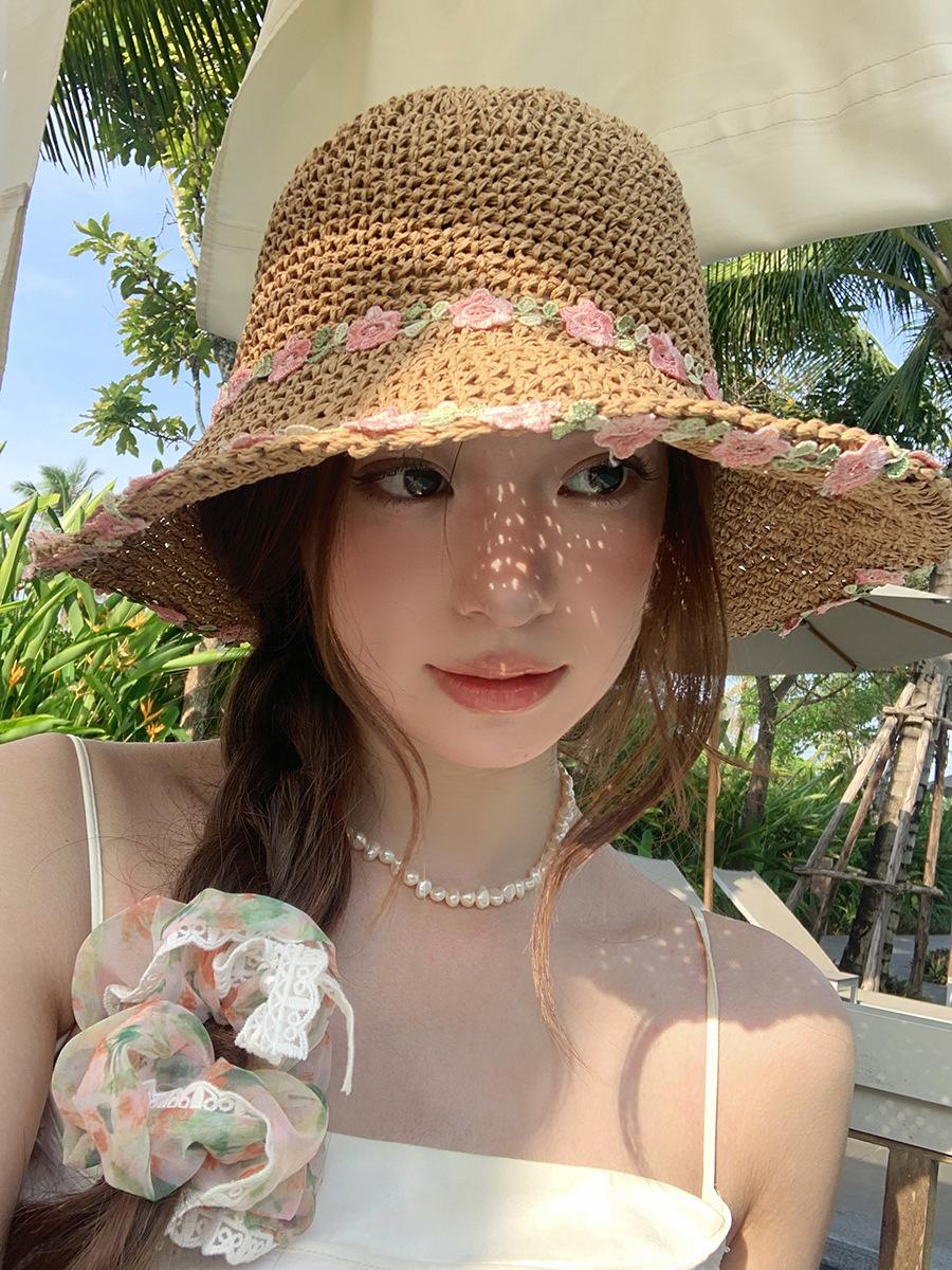 

Women s Floral Embroidered Straw Bucket Hat Breathable Crochet Sun Hat with Wide Brim for Summer Beach UV Protection Foldable Travel Cap хакі