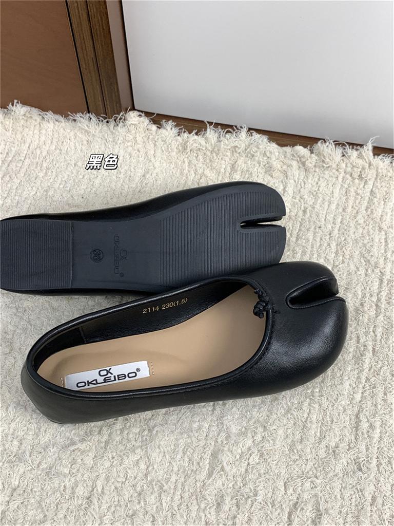 Flat Bottom Red Pig's Trotter Shoes Single Shoes Women's Shoes 2025 New Summer Split-toed Horseshoe Thumb Pig's Foot Bean Shoes