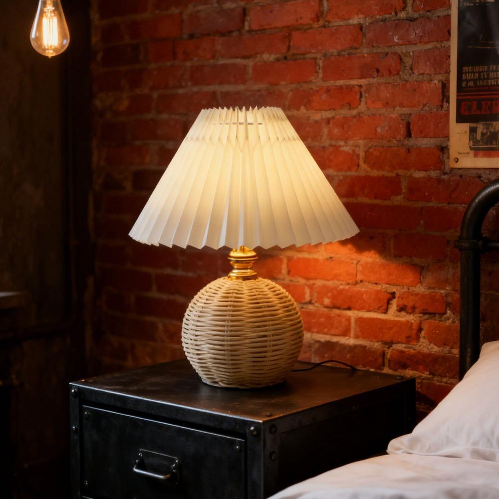 Fabric Lampshade Pleated Table Lamp Rattan Base Bedside Table Lamp Modern Nightstand Lamp Reading