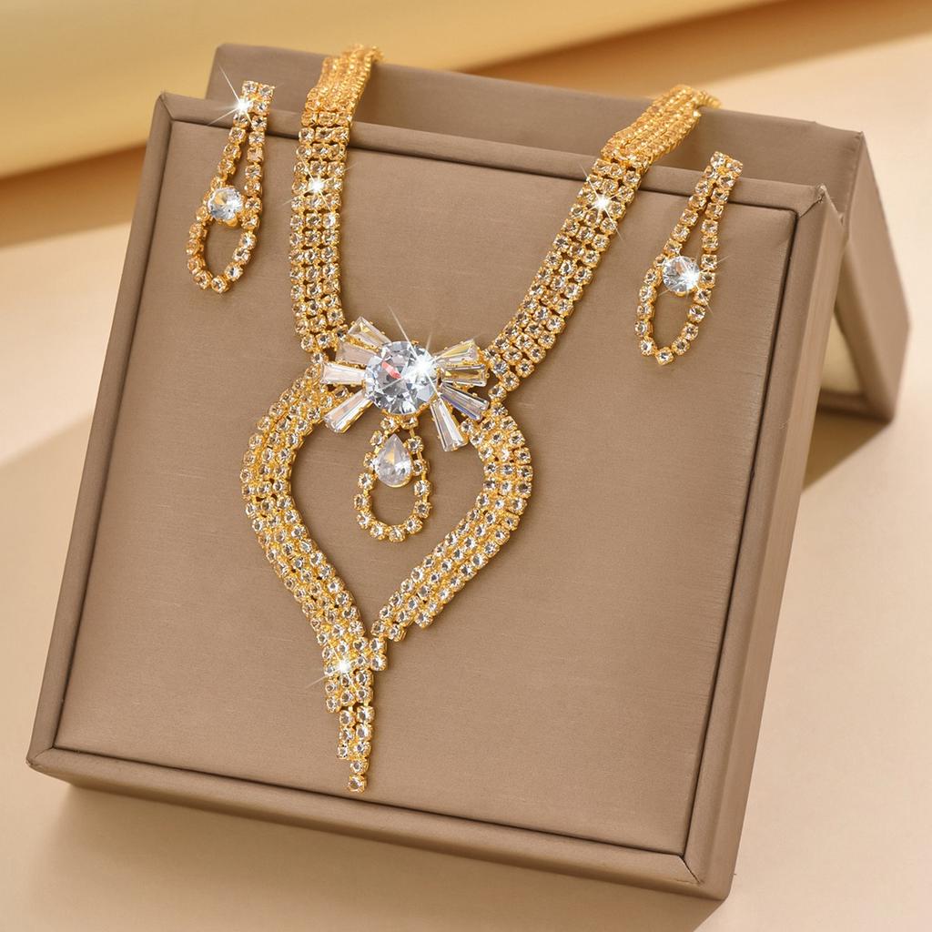 3pcs Bohemian Palace Shui Diamond Tassel Butterfly Knot Women Necklace Earring Set Sweet Romantic Banquet Evening Dress Zircon