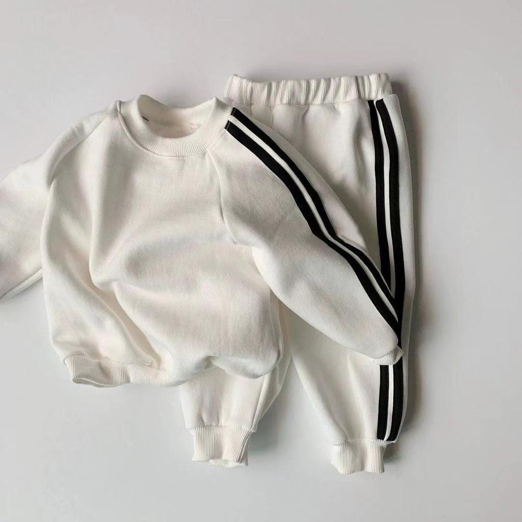 Korean-Style Unisex Baby Sweatshirt and Pants Set - Solid Color with Webbing Stripe Patchwork for Autumn and Spring.