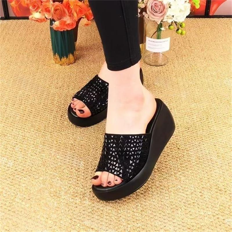 Rhinestone soft leather cool slippers women's summer 2025 popular outer wear fashionable thick-soled slope heel flat-bottomed one-word women's shoes