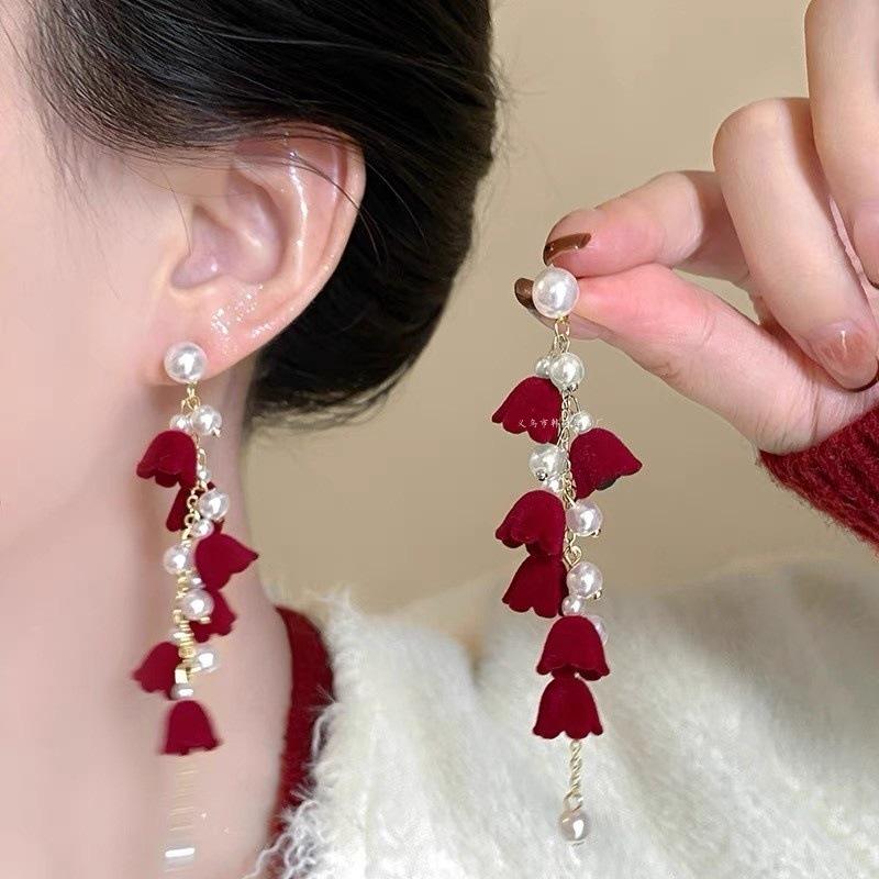 2025 New Year Red Velvet Pearl Earrings: Retro Hong Kong Style Whitening Studs for Women