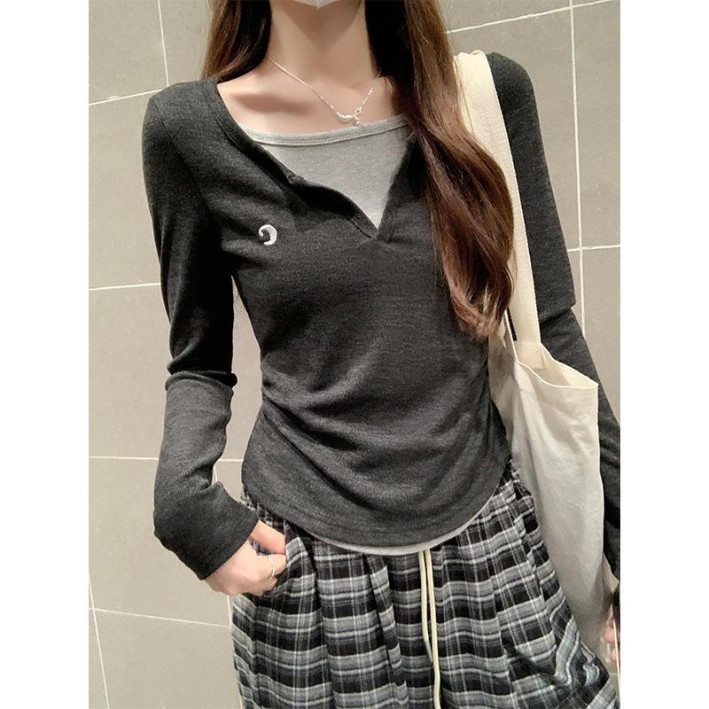Fake two-piece contrasting color splicing V-neck long-sleeved bottoming shirt for women in autumn, right shoulder T-shirt, pleated slimming inner top