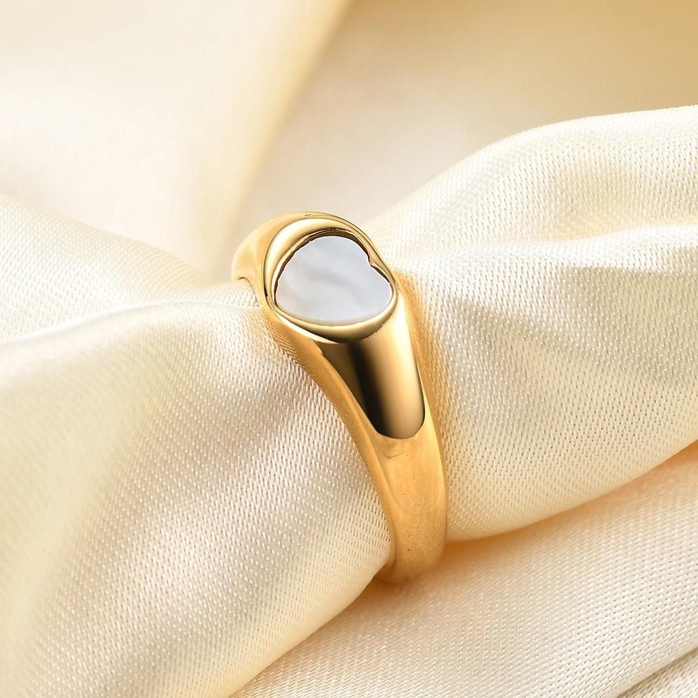 Minimalist Shell Heart Ring 18K Gold Plated Stainless Steel Band Unique and Durable Fashion Accessory