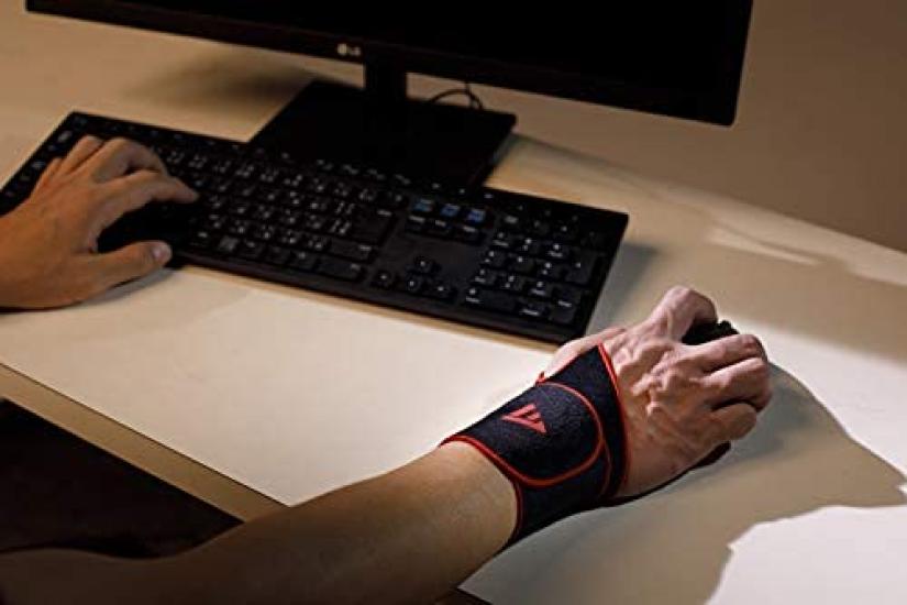 Phiten Chránič na zápěstí RAKUWA Supporter EXTREME, černý, 1 kus, pokročilá technologie Phiten, e-SPORTY [používá Metax]