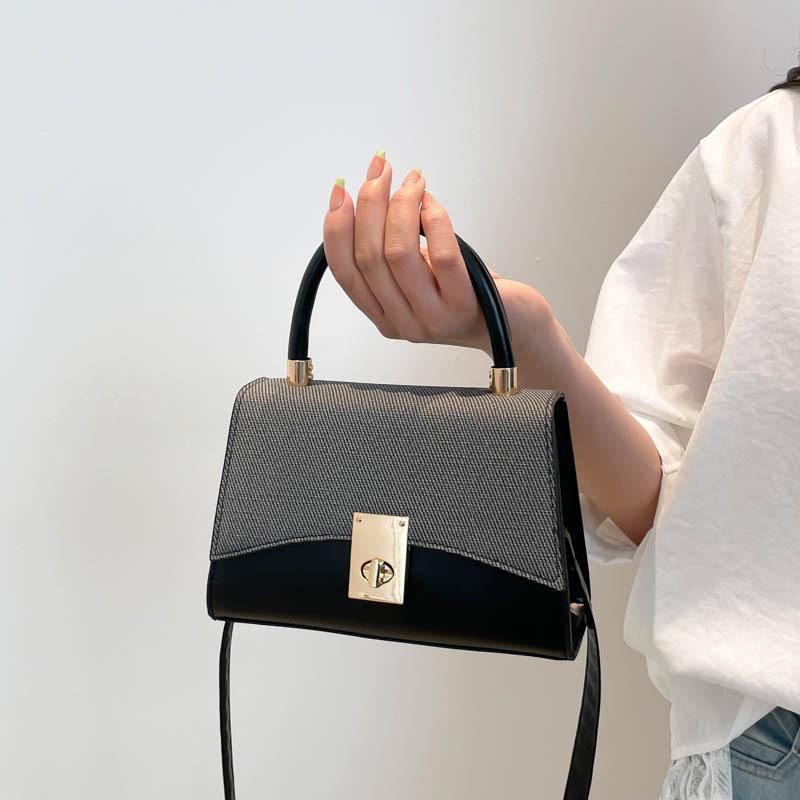 

Корейская версия в стиле инс, модная маленькая квадратная сумка для поездок на работу, женская, высококачественная текстура, новый темперамент, изысканная простая сумка-мессенджер чёрный